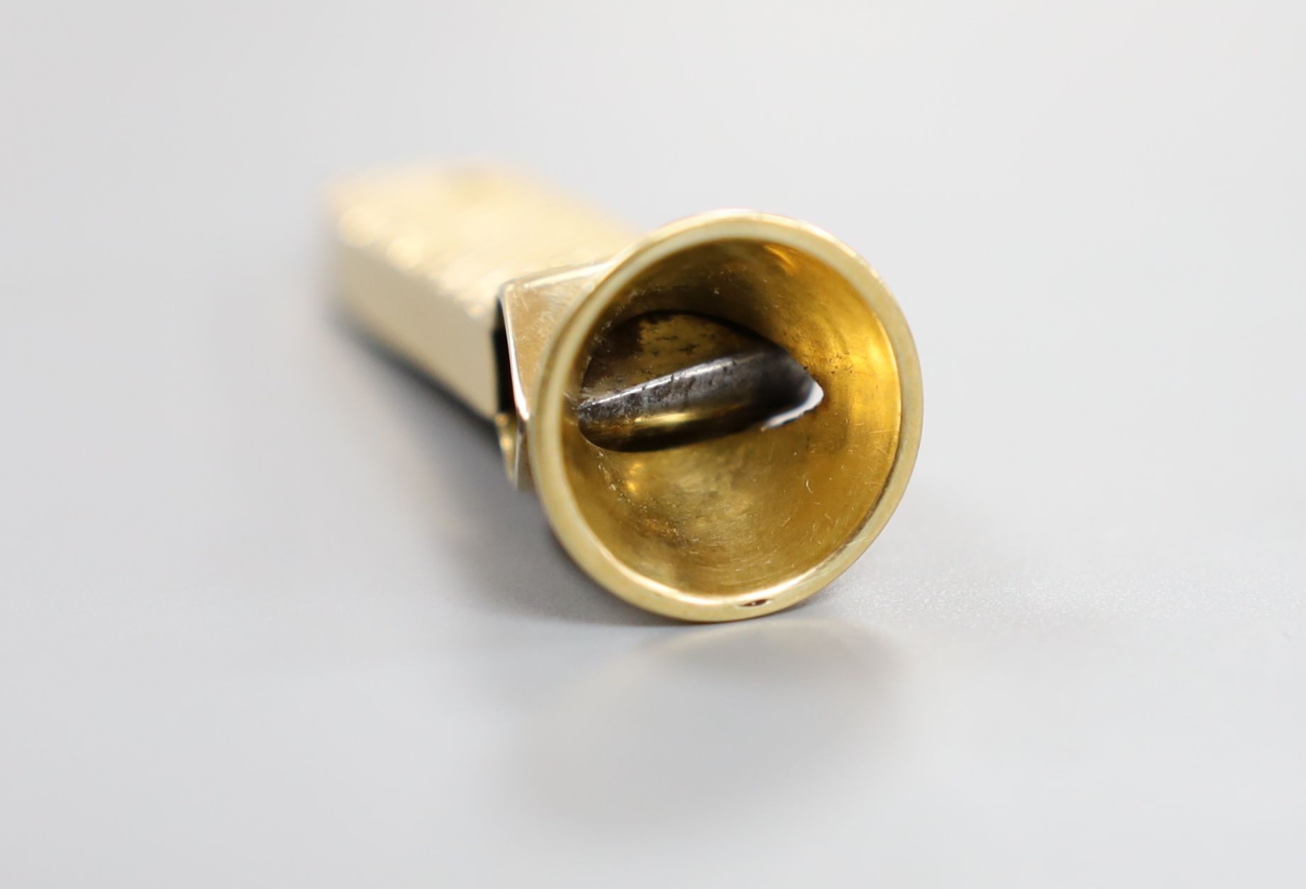 An early 20th century 18ct gold mounted cigar cutter, 56mm.